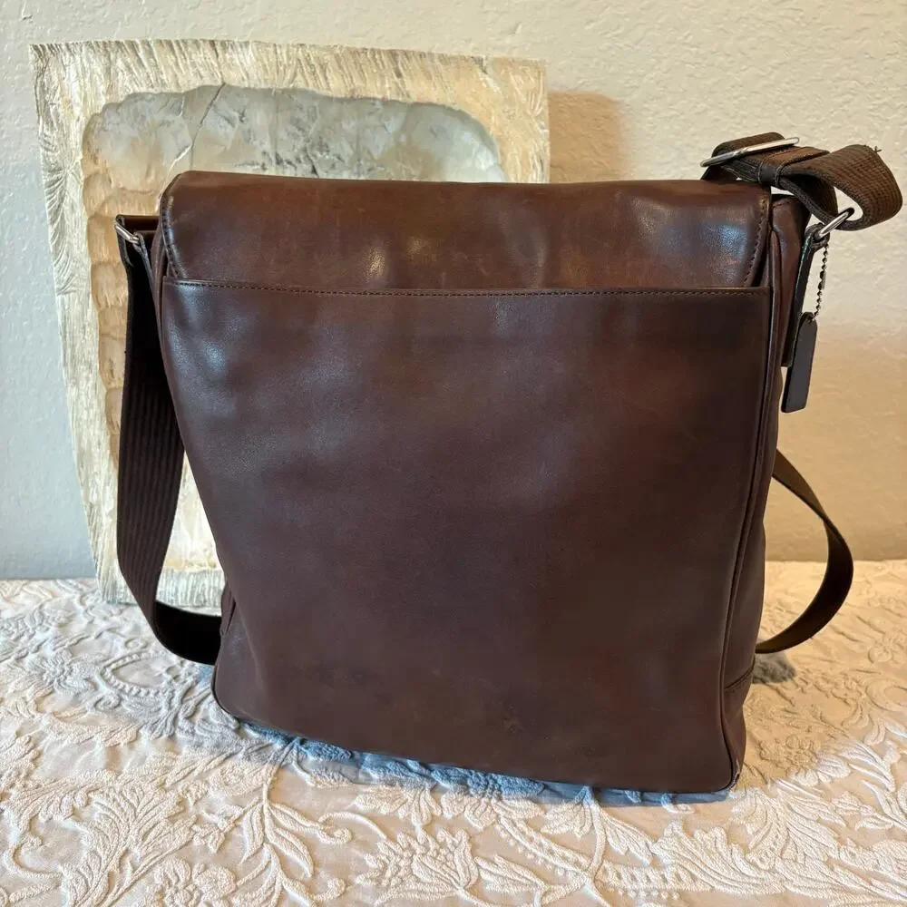 Coach magnetic see